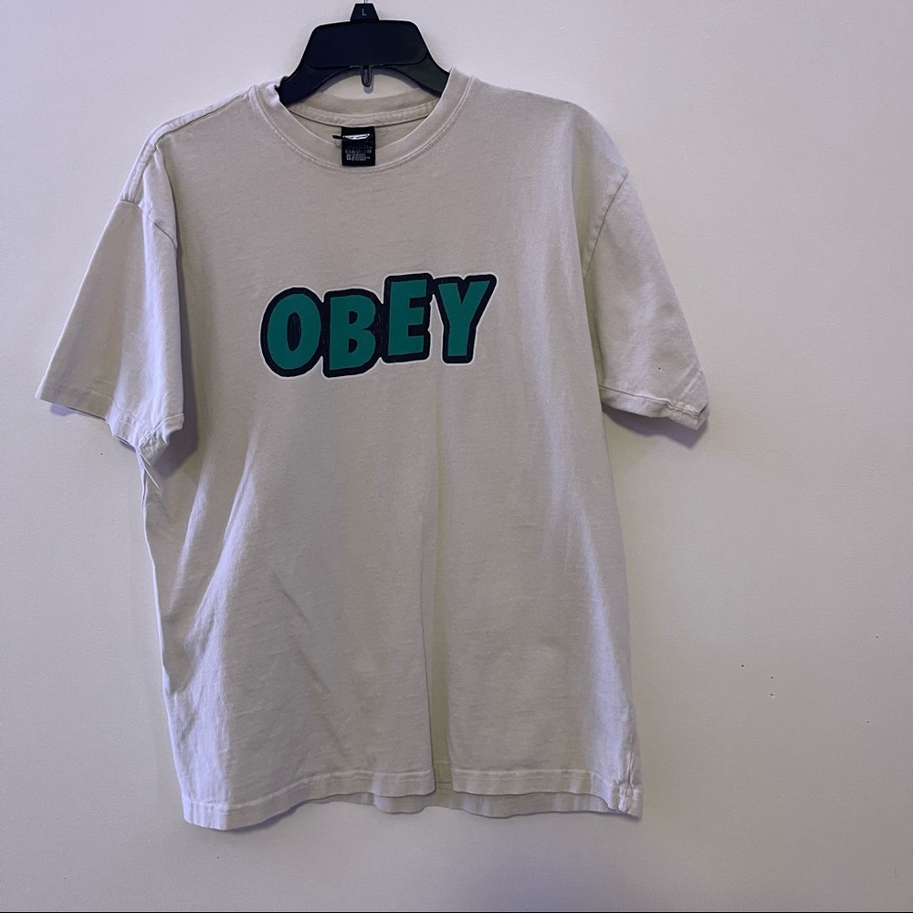 Obey tee